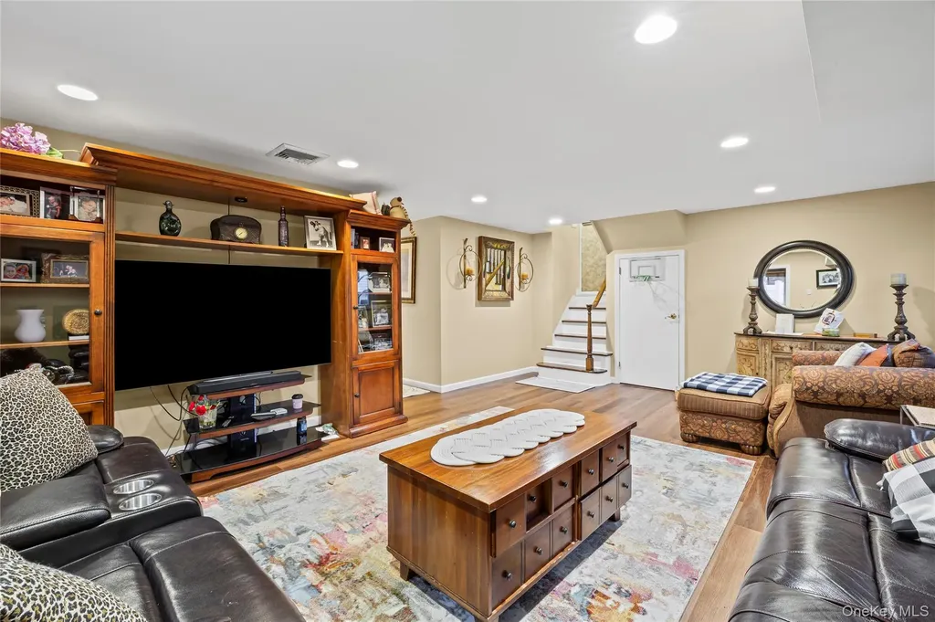 2495 Navy Place Bellmore NY 11710