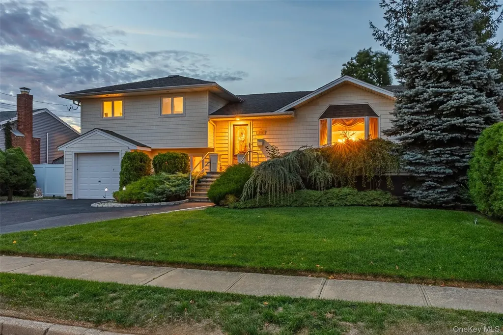 2495 Navy Place Bellmore NY 11710