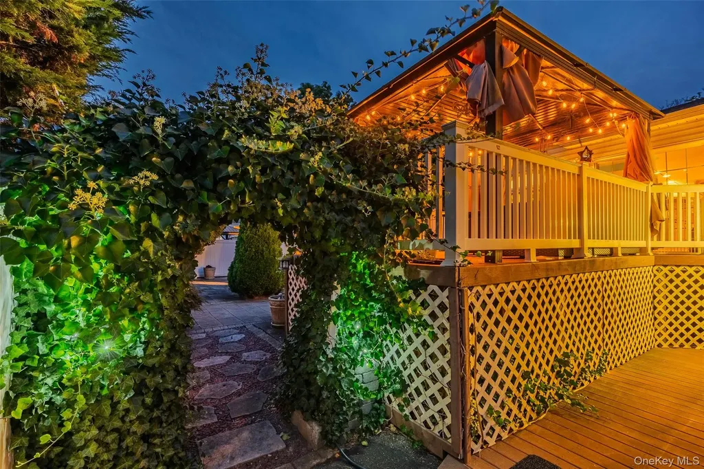 2495 Navy Place Bellmore NY 11710
