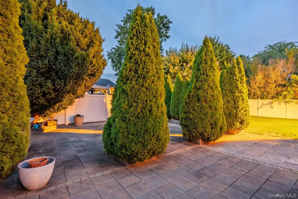 2495 Navy Place Bellmore NY 11710