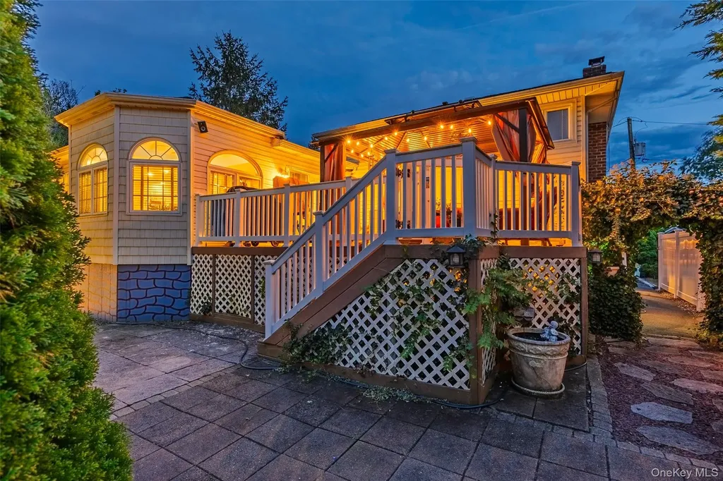2495 Navy Place Bellmore NY 11710