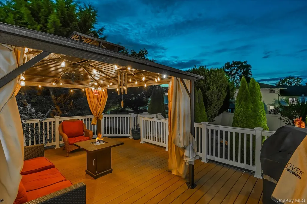 2495 Navy Place Bellmore NY 11710