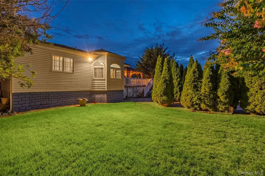 2495 Navy Place Bellmore NY 11710