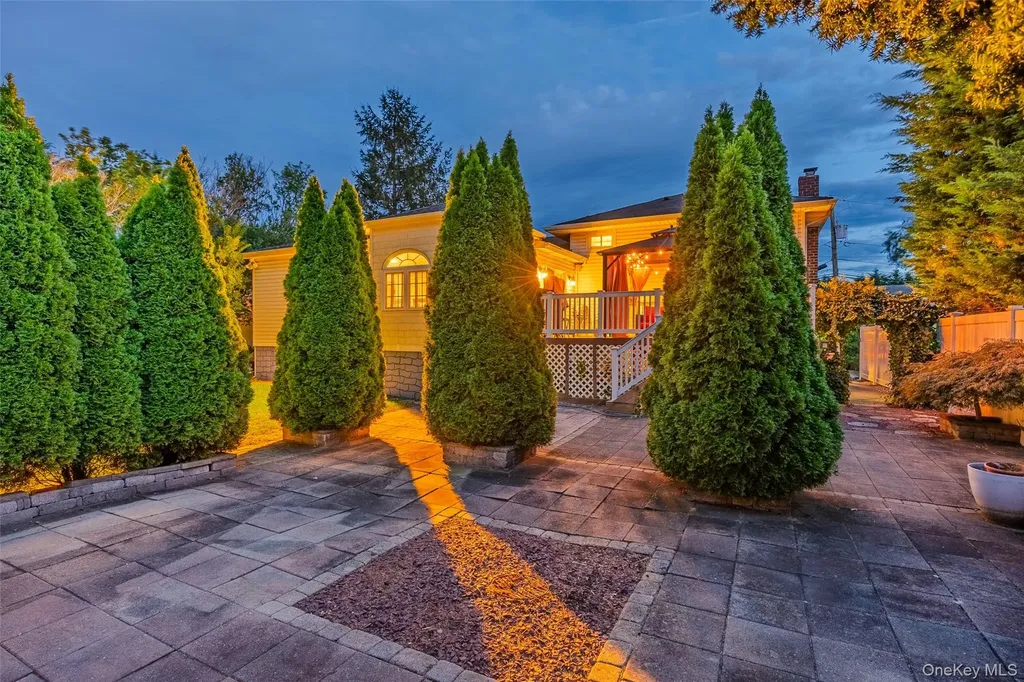 2495 Navy Place Bellmore NY 11710