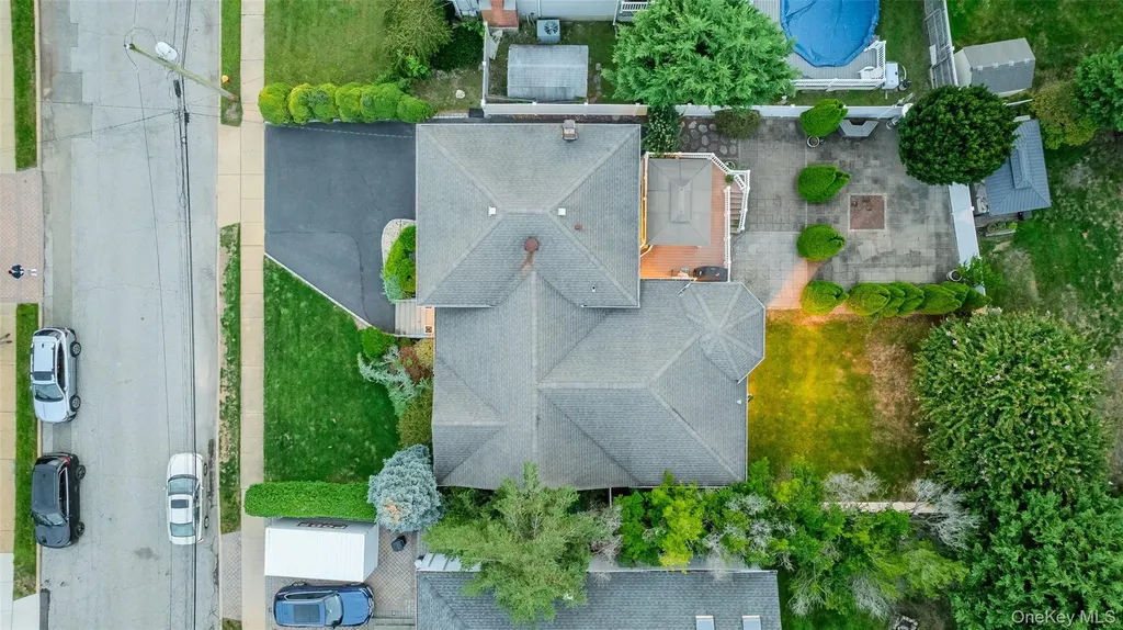2495 Navy Place Bellmore NY 11710