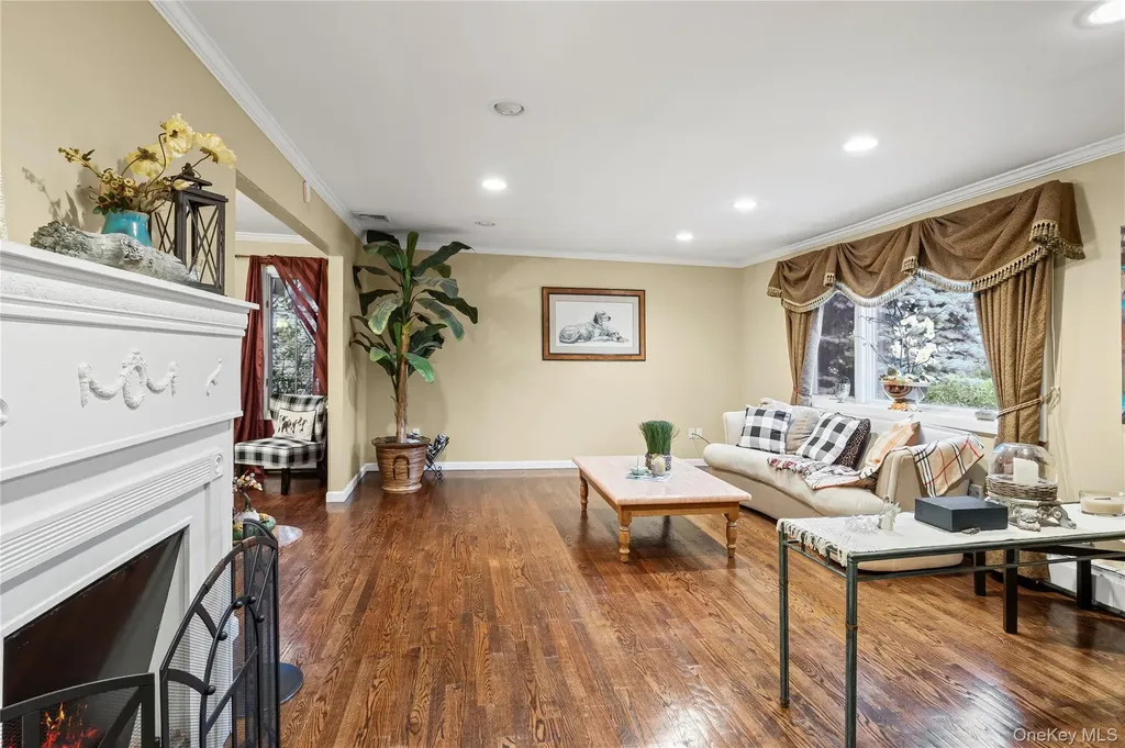 2495 Navy Place Bellmore NY 11710