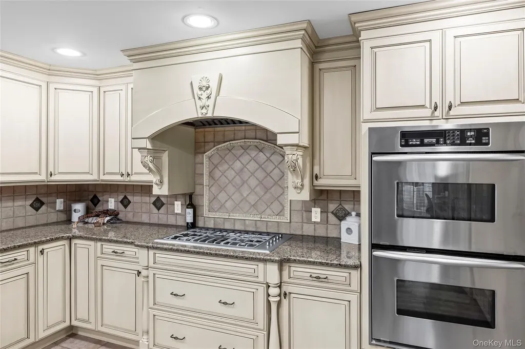 2495 Navy Place Bellmore NY 11710
