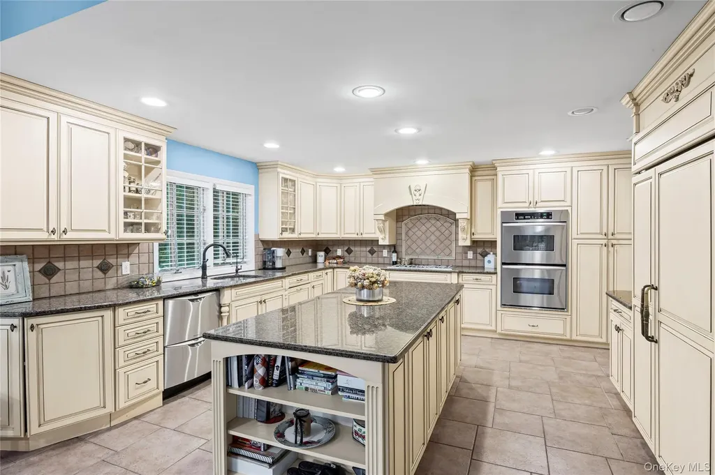 2495 Navy Place Bellmore NY 11710
