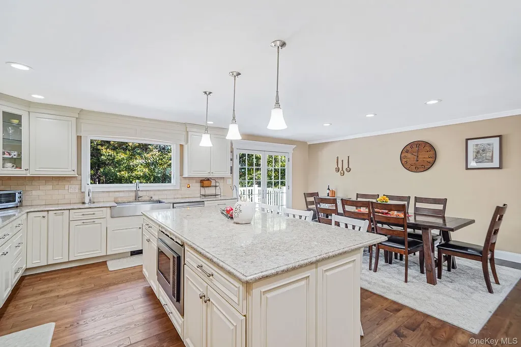 5 Hermart Lane Ronkonkoma NY 11779