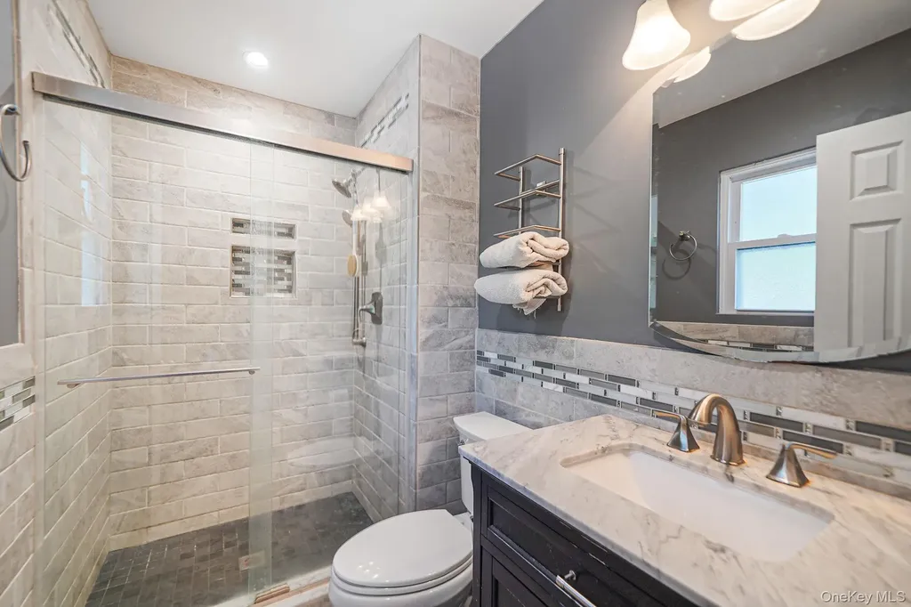 5 Hermart Lane Ronkonkoma NY 11779