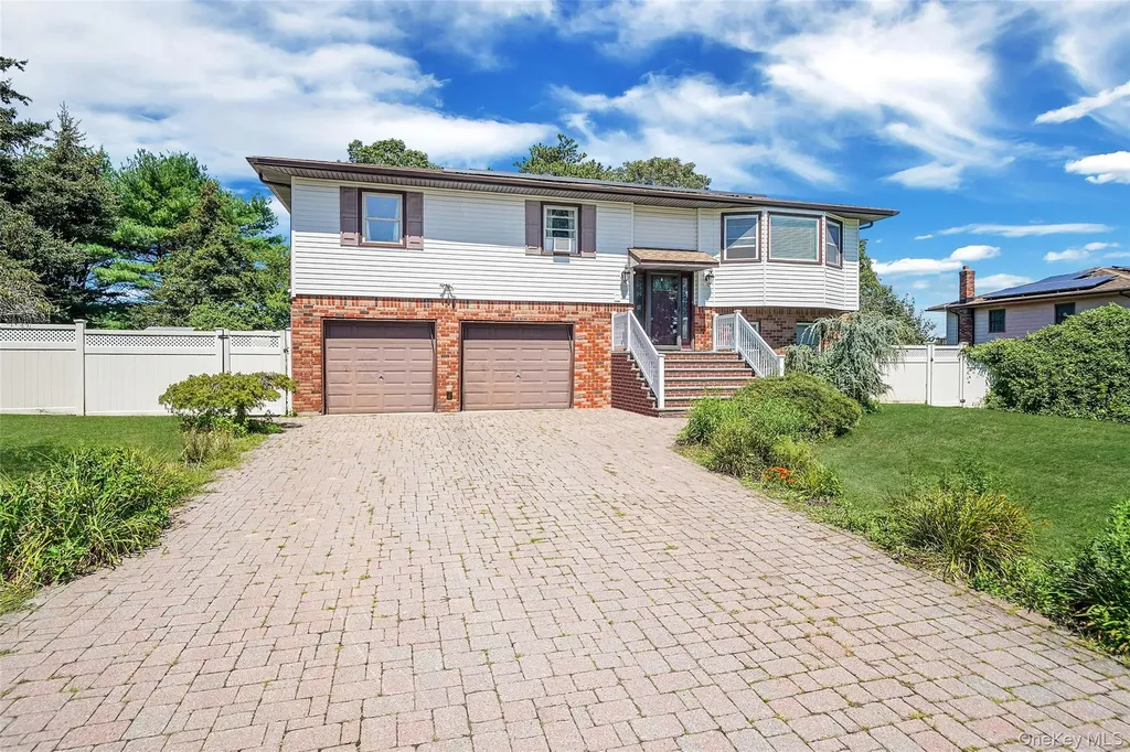 5 Hermart Lane Ronkonkoma NY 11779