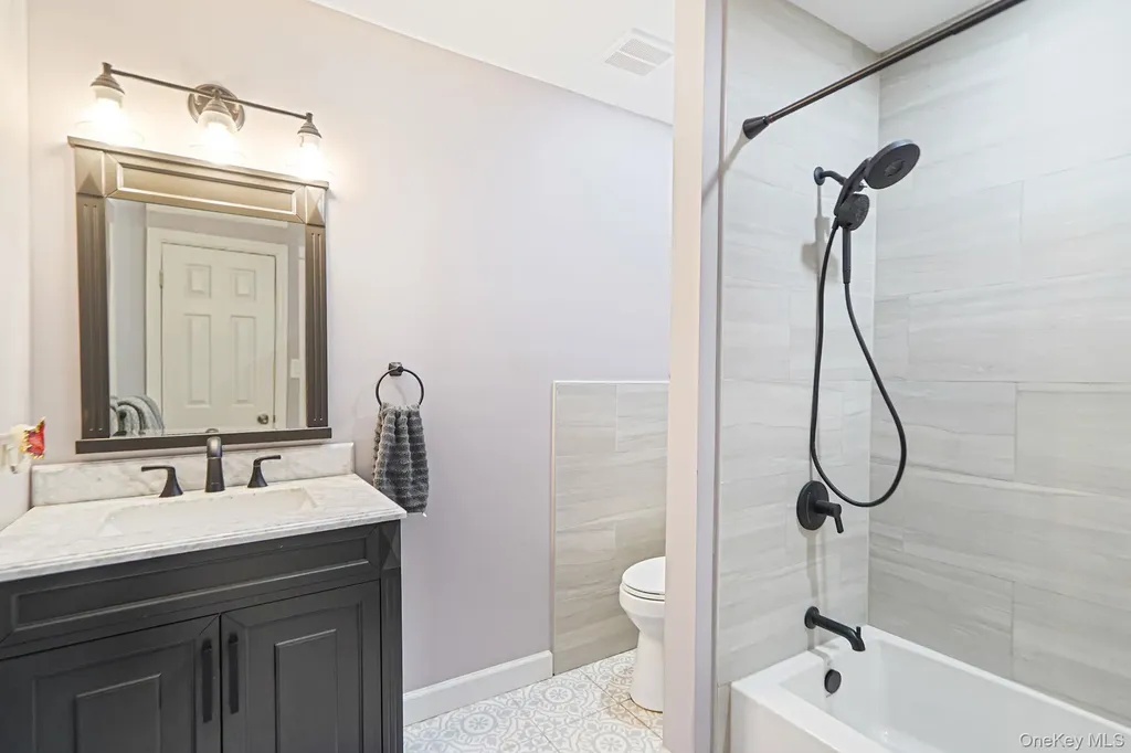 5 Hermart Lane Ronkonkoma NY 11779