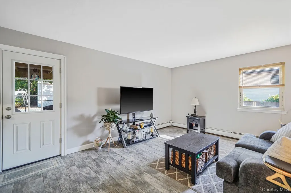 5 Hermart Lane Ronkonkoma NY 11779