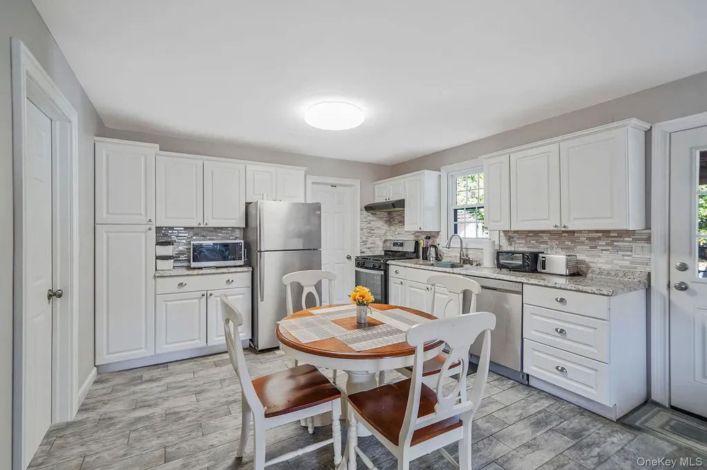 5 Hermart Lane Ronkonkoma NY 11779