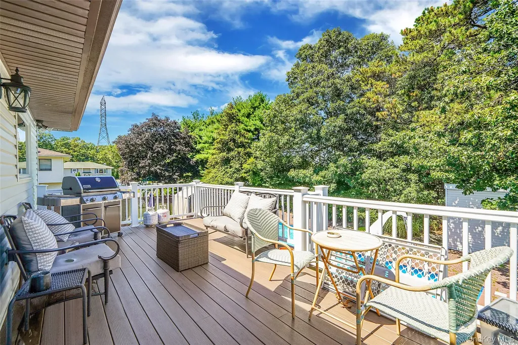 5 Hermart Lane Ronkonkoma NY 11779