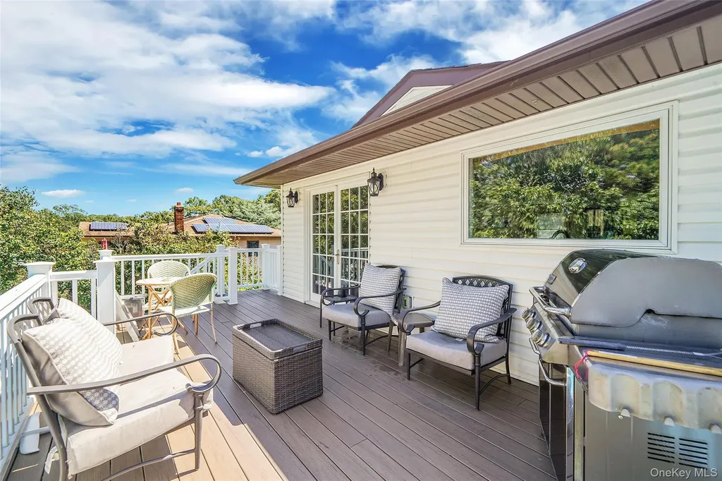5 Hermart Lane Ronkonkoma NY 11779