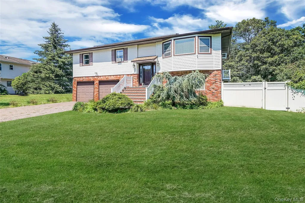 5 Hermart Lane Ronkonkoma NY 11779