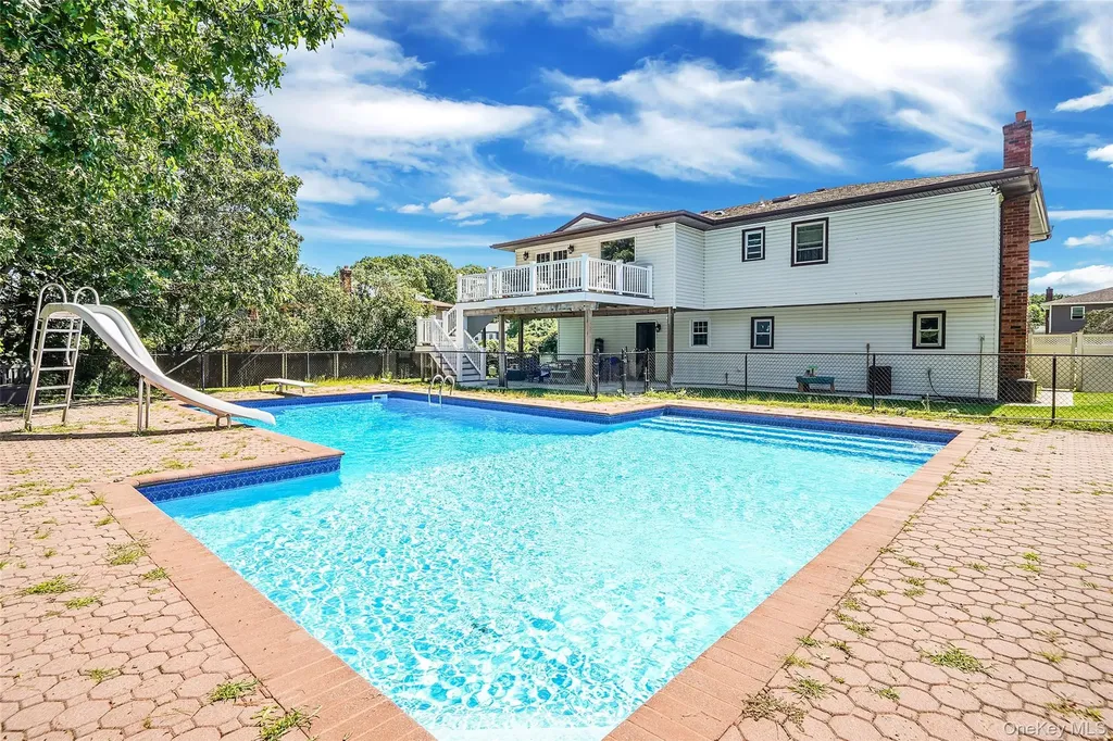 5 Hermart Lane Ronkonkoma NY 11779