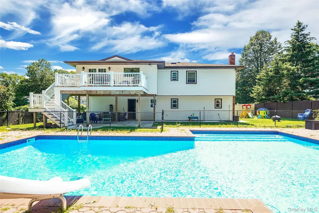 5 Hermart Lane Ronkonkoma NY 11779
