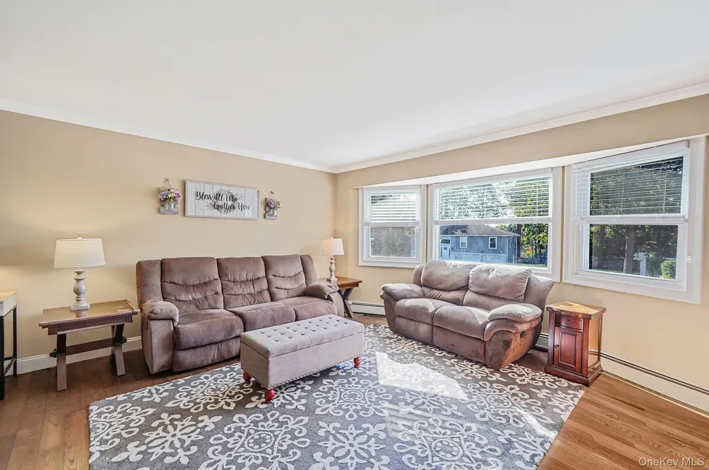 5 Hermart Lane Ronkonkoma NY 11779