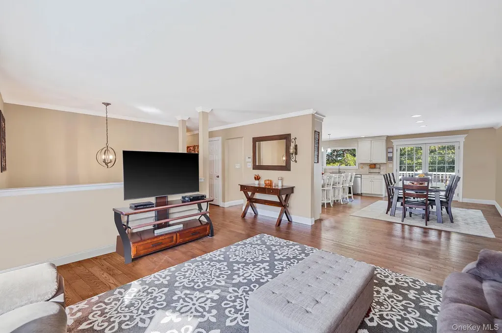 5 Hermart Lane Ronkonkoma NY 11779