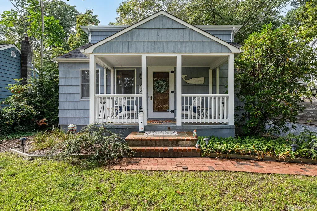 920 Bray Avenue Laurel NY 11948