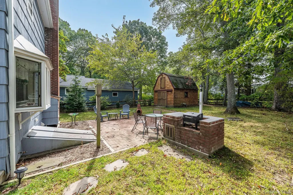920 Bray Avenue Laurel NY 11948