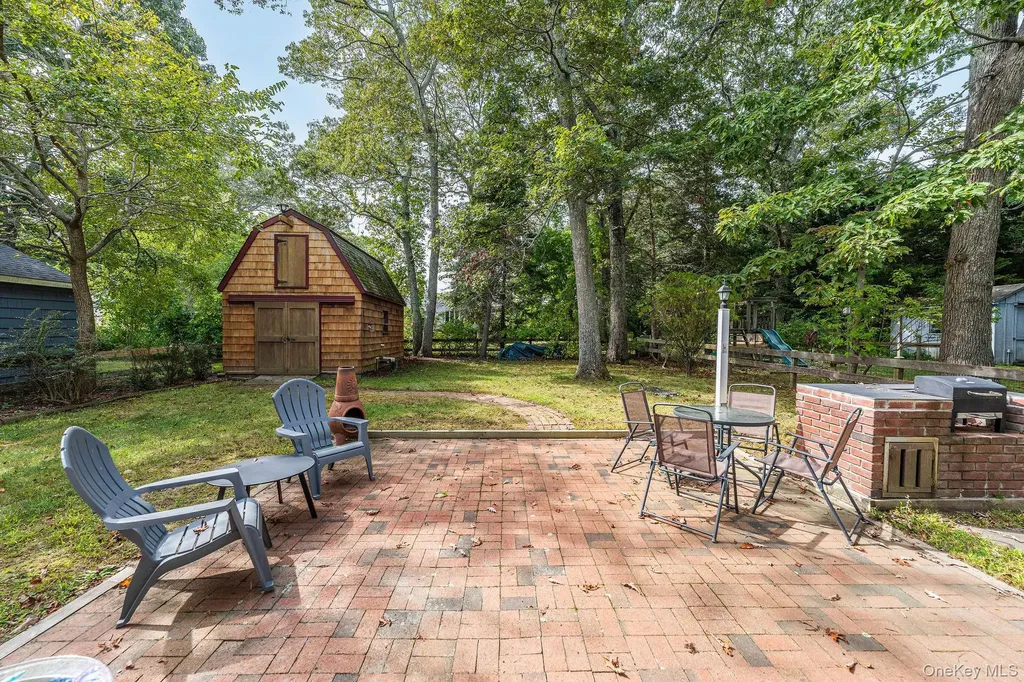 920 Bray Avenue Laurel NY 11948