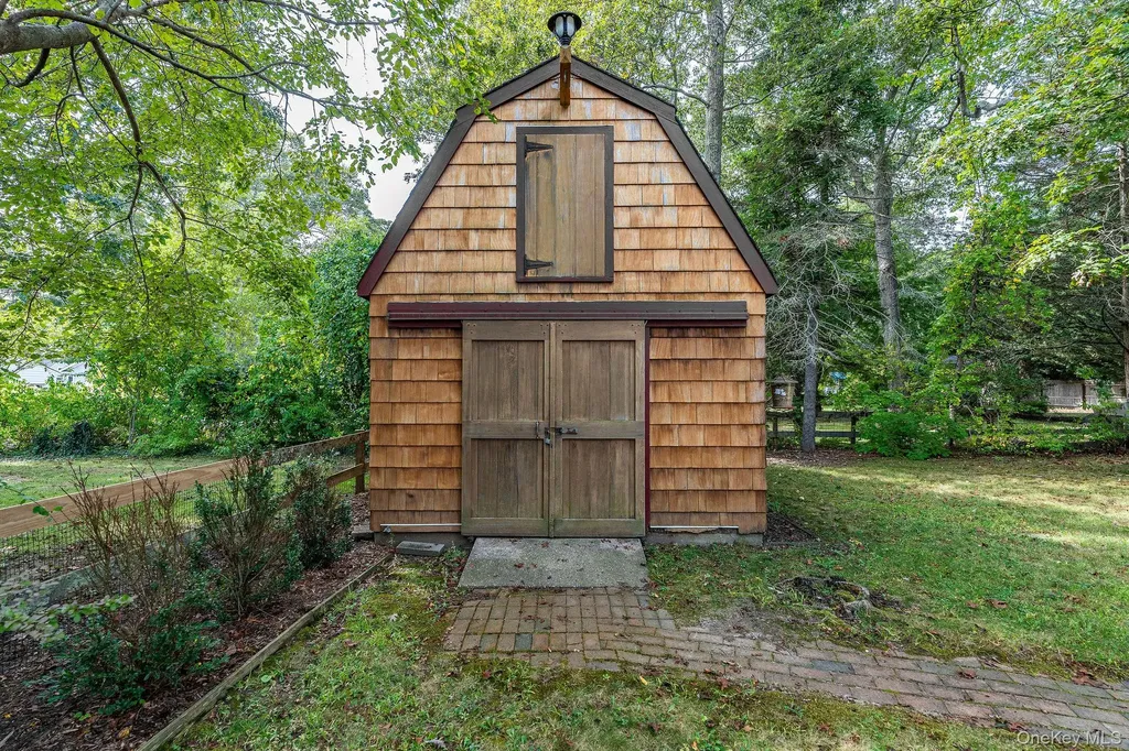 920 Bray Avenue Laurel NY 11948