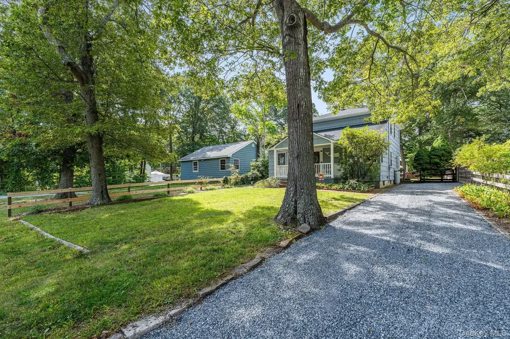 920 Bray Avenue Laurel NY 11948