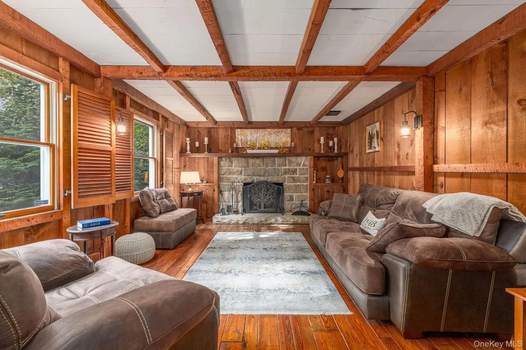 920 Bray Avenue Laurel NY 11948