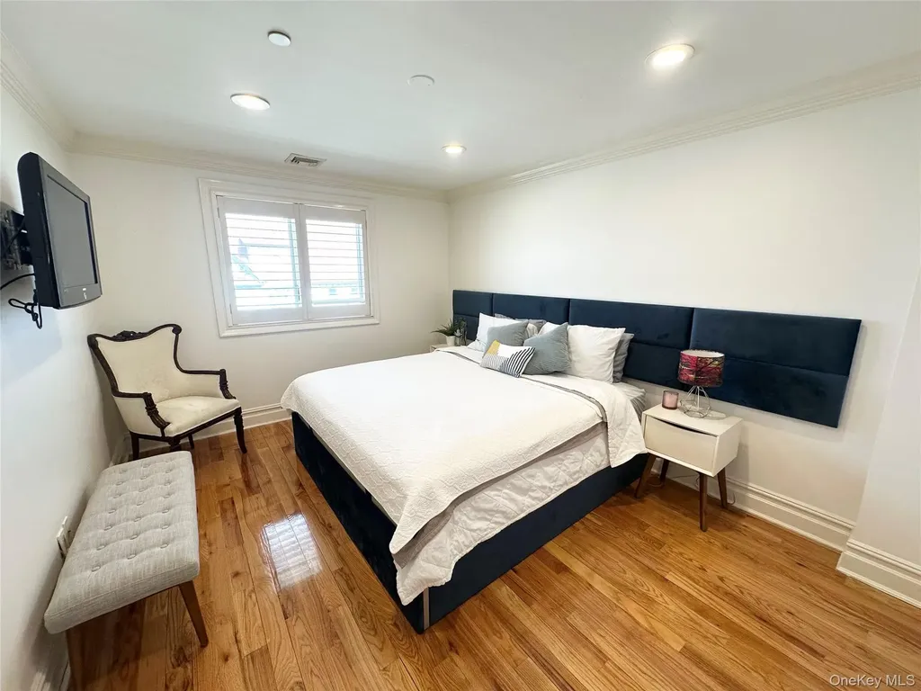 353 W Broadway Long Beach NY 11561