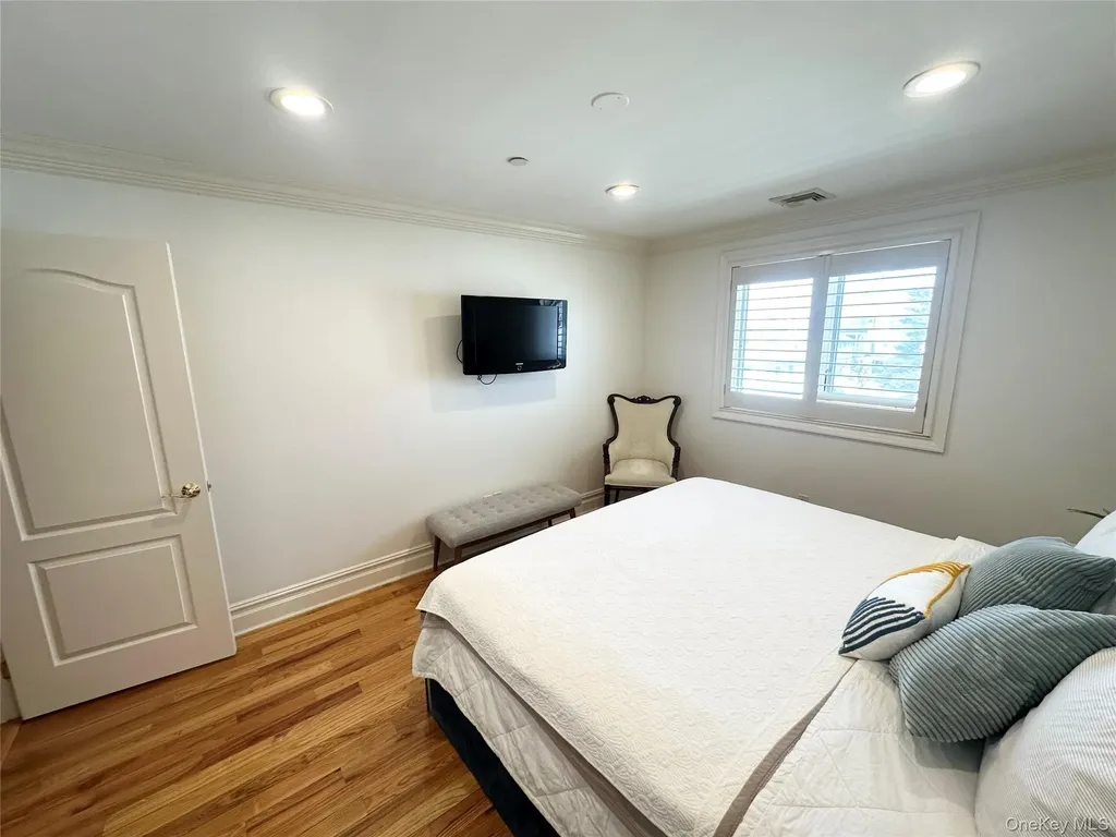 353 W Broadway Long Beach NY 11561