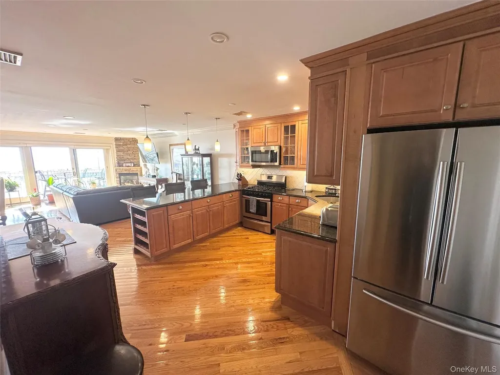 353 W Broadway Long Beach NY 11561