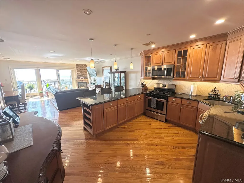 353 W Broadway Long Beach NY 11561
