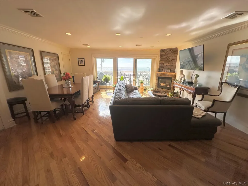 353 W Broadway Long Beach NY 11561
