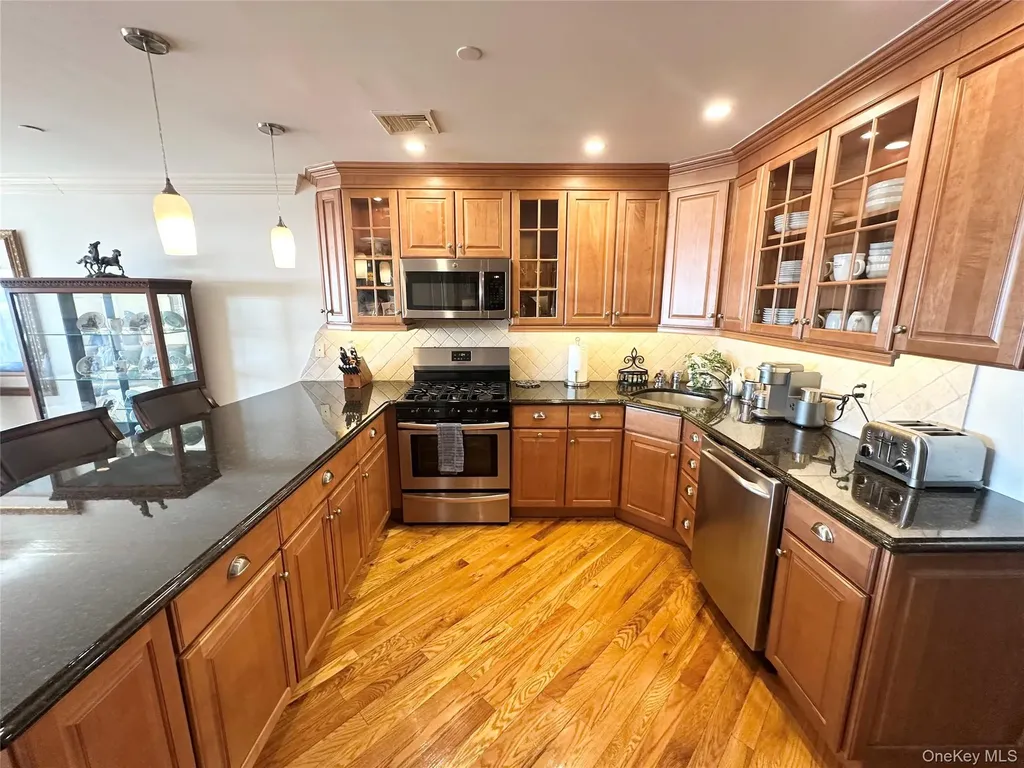 353 W Broadway Long Beach NY 11561