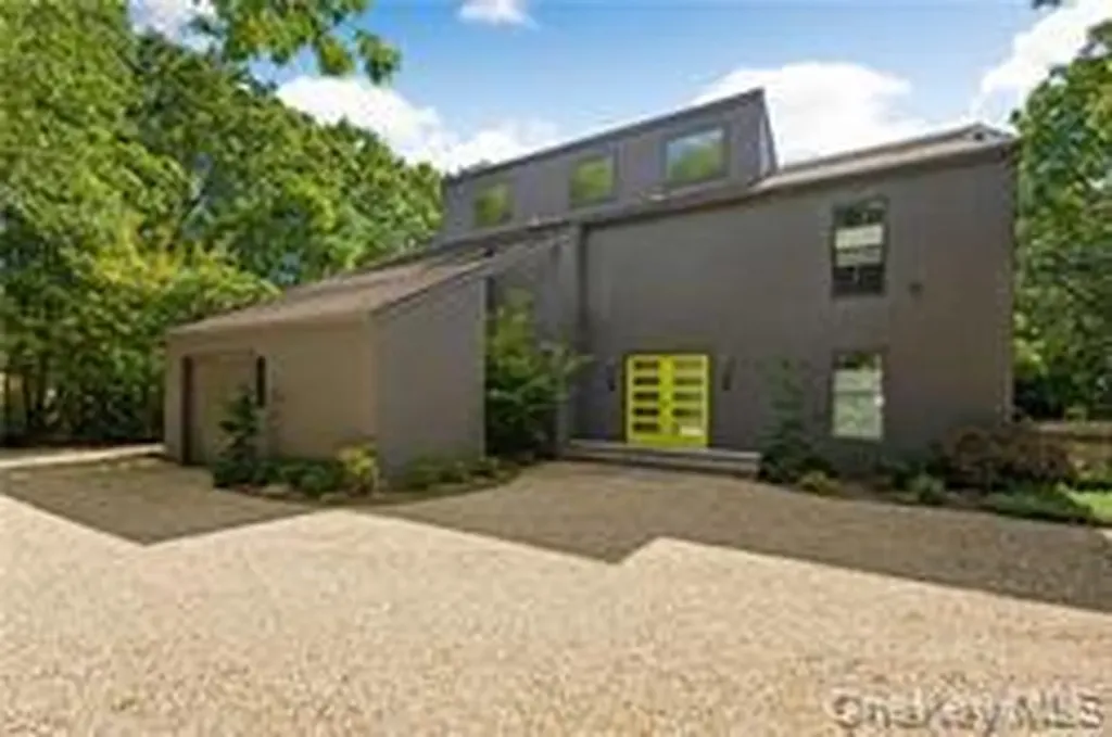 1 Deer Path Quogue NY 11959