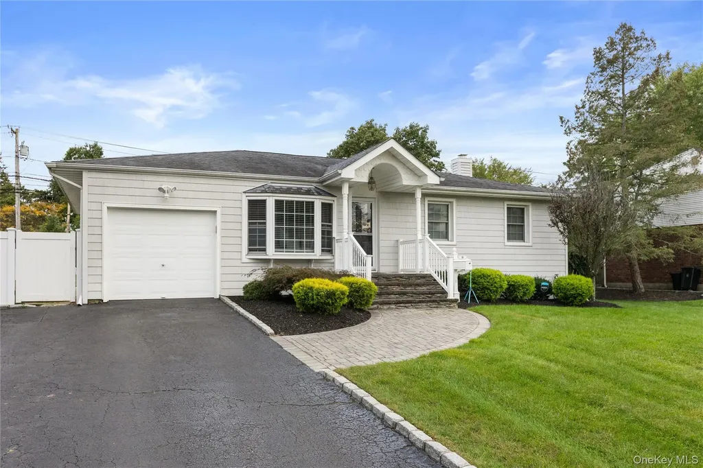 19 Blue Spruce Lane Commack NY 11725