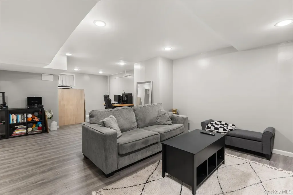 19 Blue Spruce Lane Commack NY 11725
