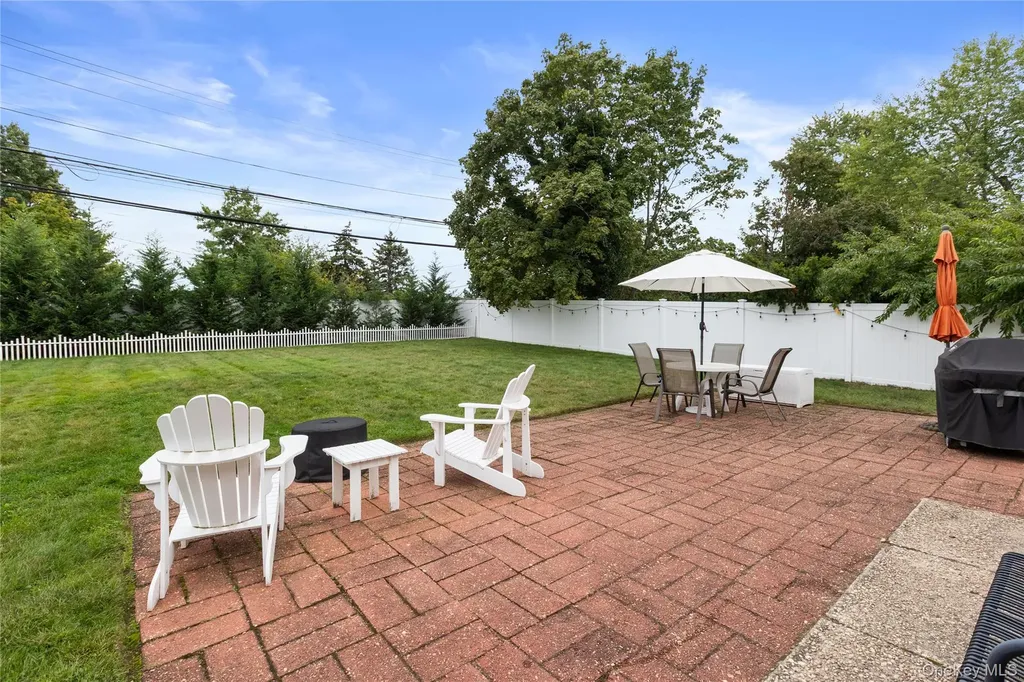 19 Blue Spruce Lane Commack NY 11725