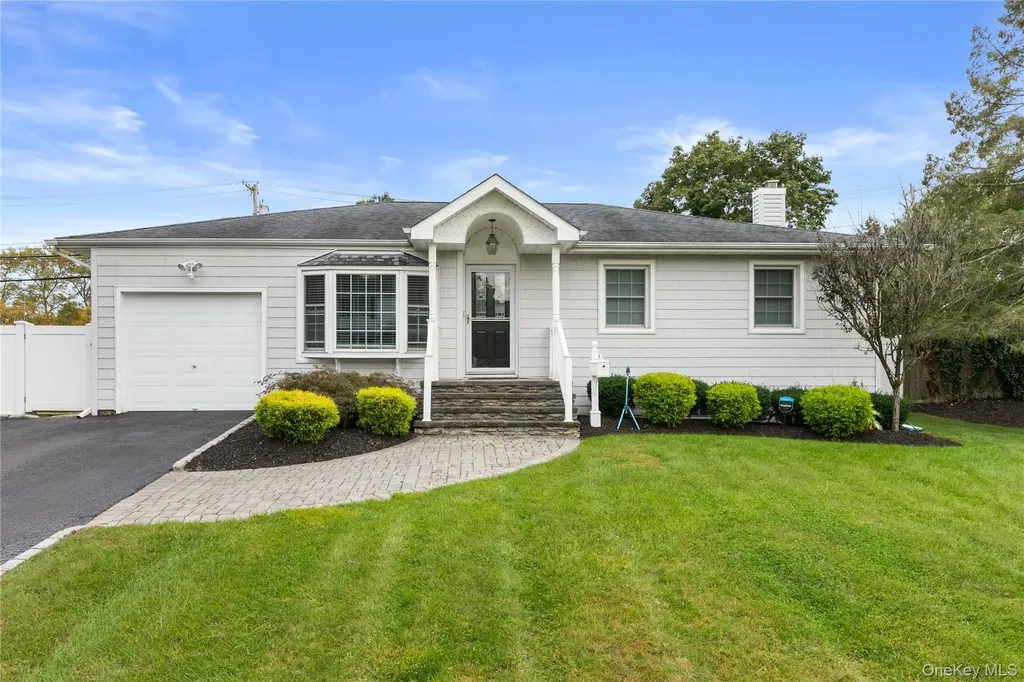 19 Blue Spruce Lane Commack NY 11725
