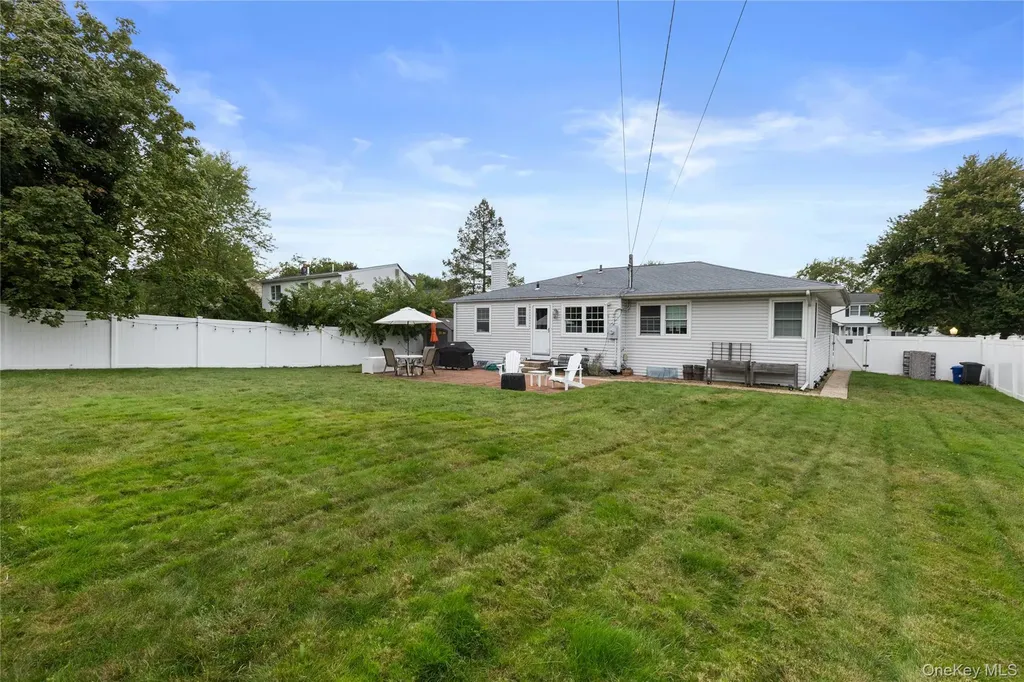 19 Blue Spruce Lane Commack NY 11725