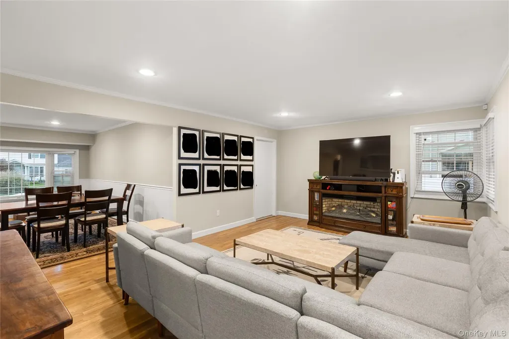 19 Blue Spruce Lane Commack NY 11725