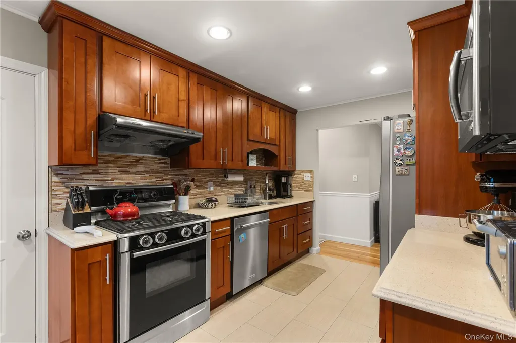 19 Blue Spruce Lane Commack NY 11725