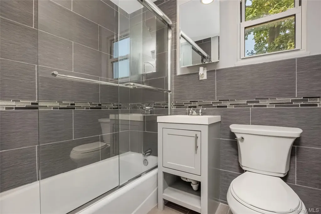 257 Biltmore Avenue Elmont NY 11003