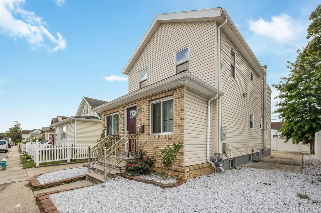 257 Biltmore Avenue Elmont NY 11003