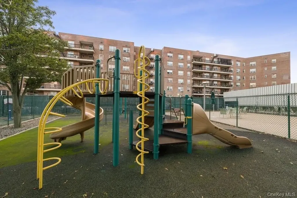 166-25 Powells Cove Boulevard Beechhurst NY 11357