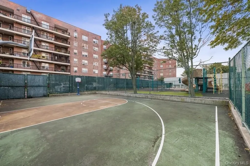 166-25 Powells Cove Boulevard Beechhurst NY 11357