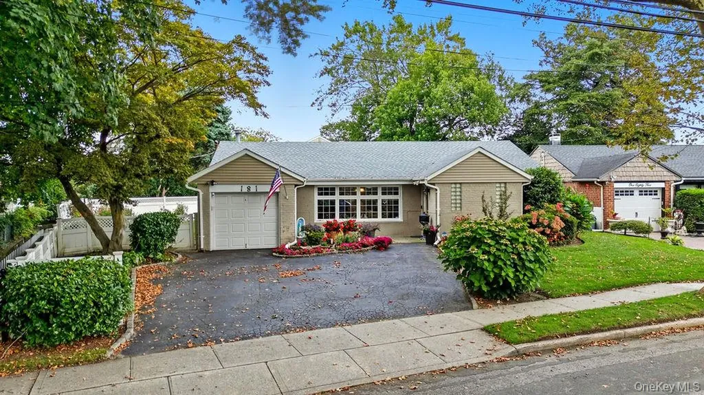 181 Tottenham Road Lynbrook NY 11563